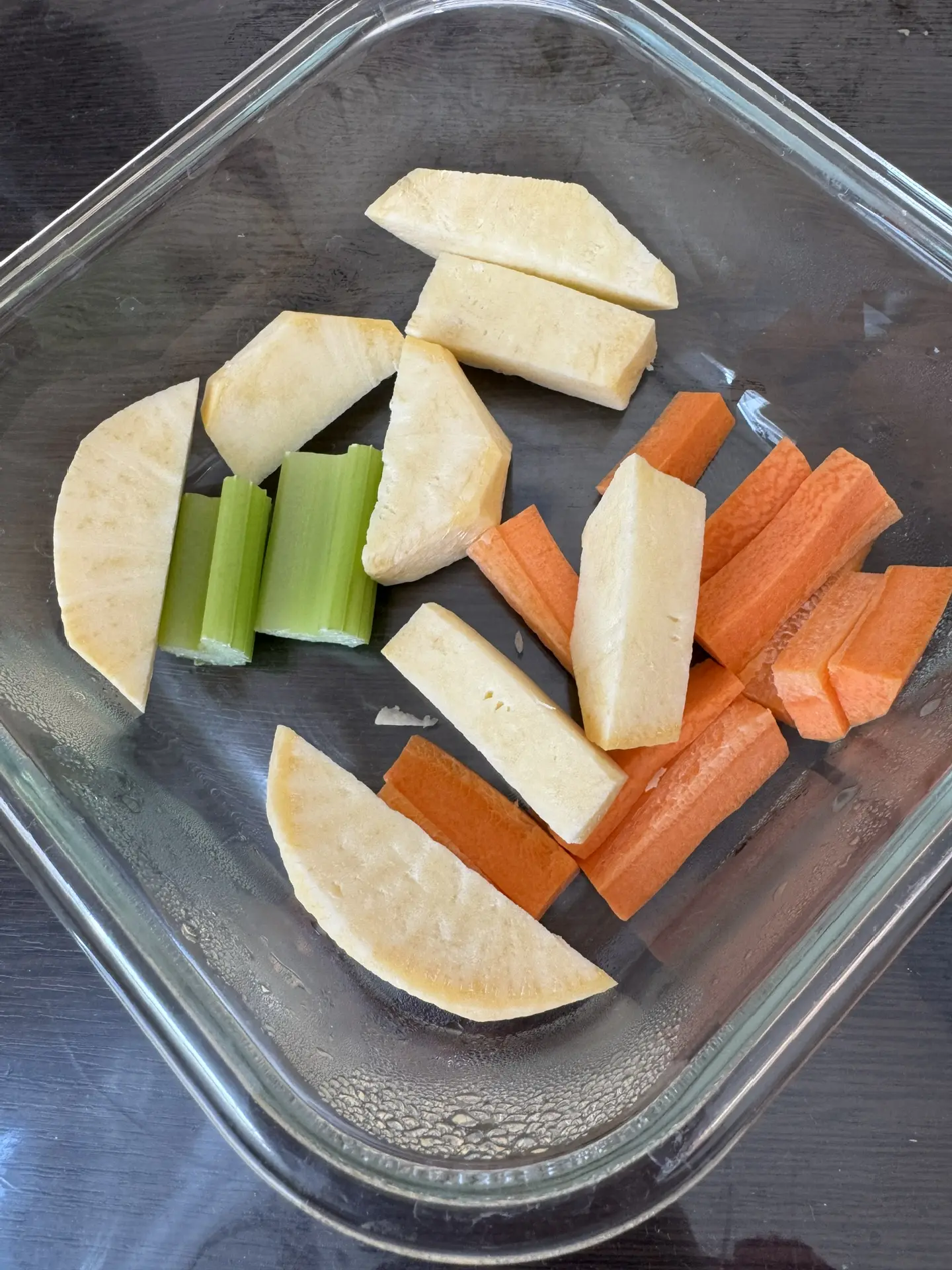 Все жалуются на высокие цены за огурцы, а я не понимаю, зачем их сейчас покупать: вкуса...