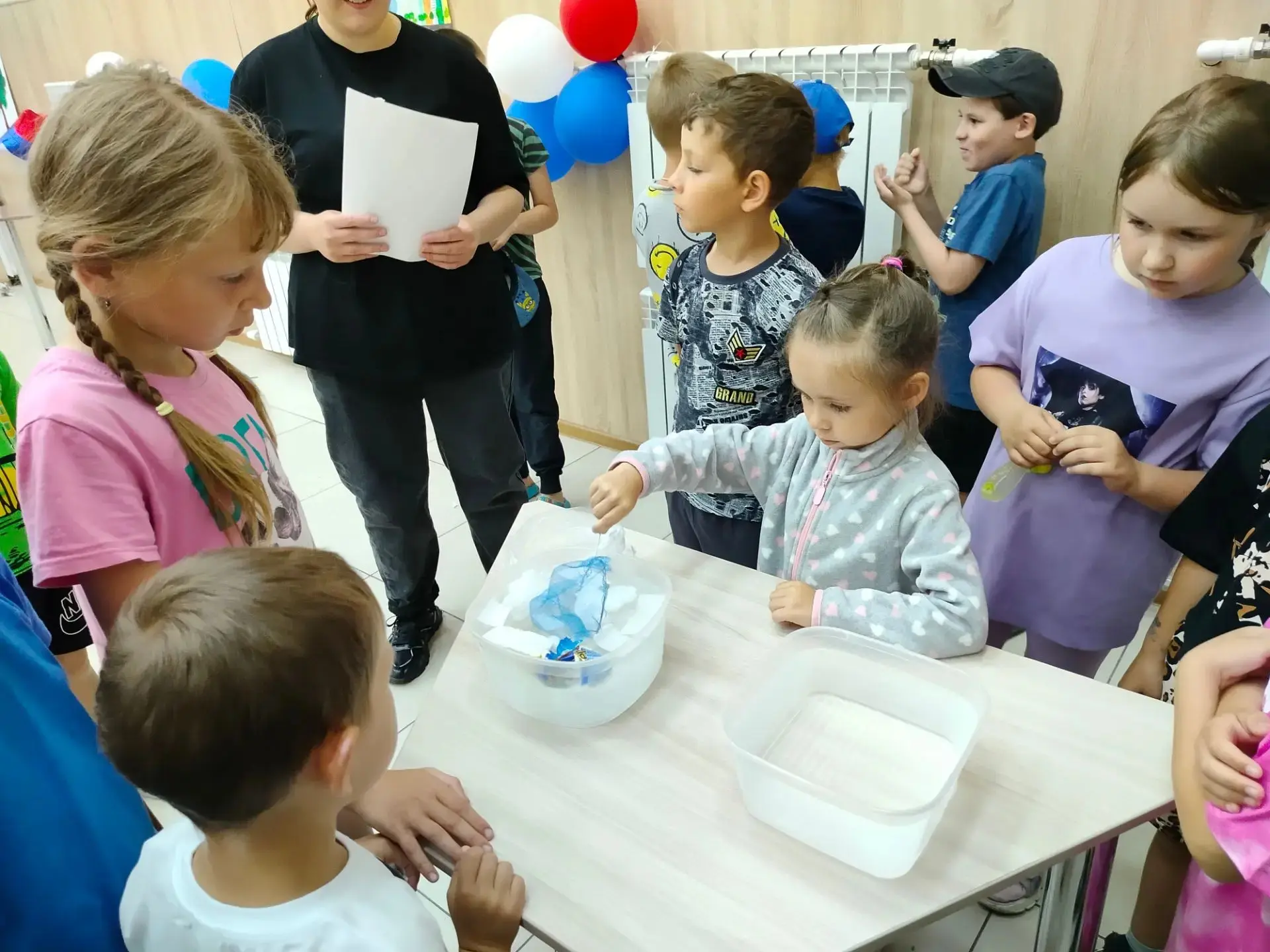 Сегодня в лагере День экологии. И начался это день с экологических эстафет "Земля защиты просит у лю