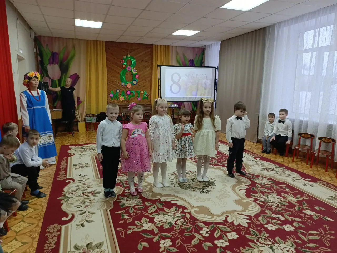 Алло, Весна! 
Дети старшей логопедической группы, простившись с Зимой, пустились на поиски Весны. Не