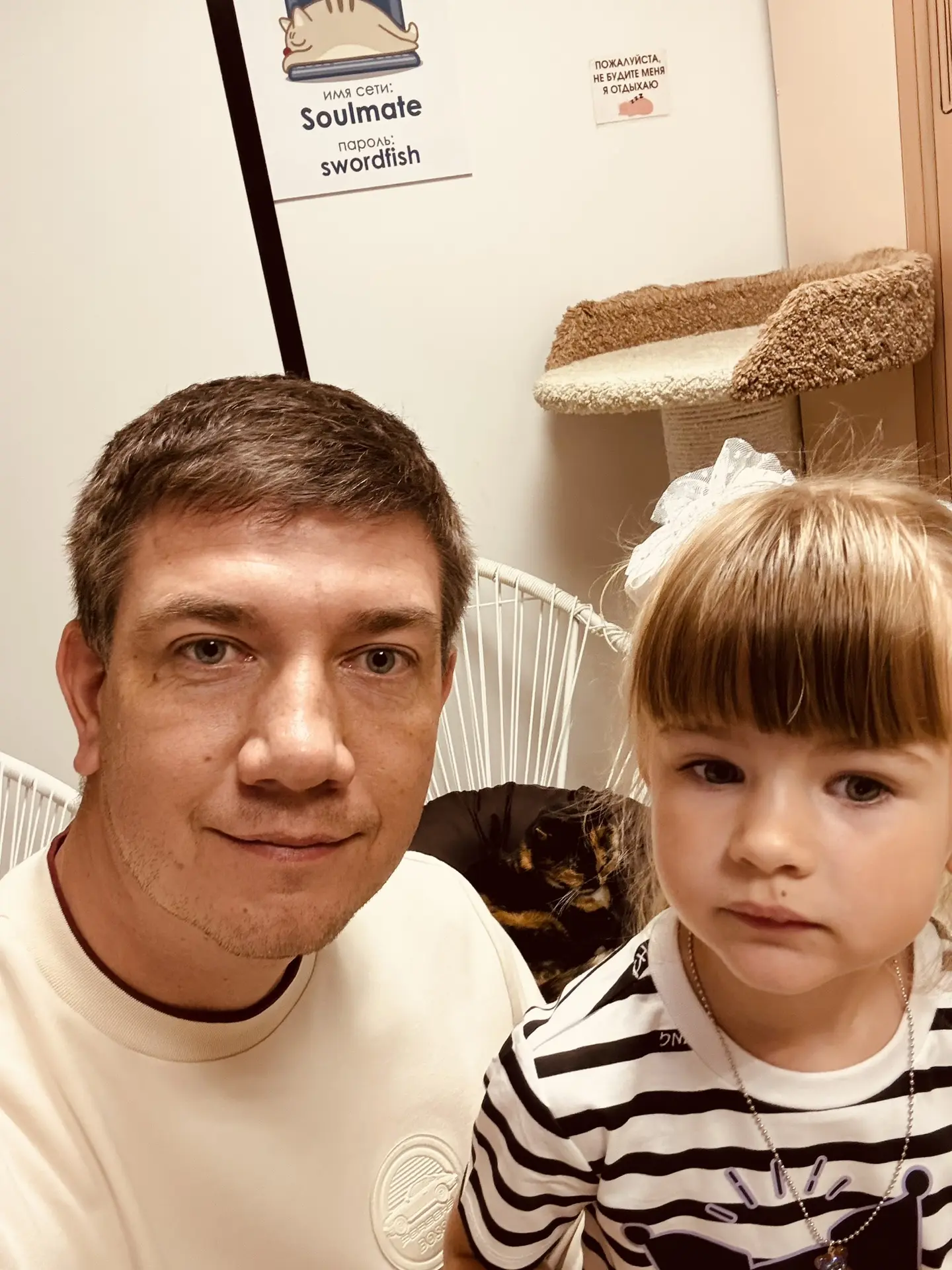 Что нужно чтобы сбросить стресс? Правильно! Котики 🤣

На выходных ходили с дочкой в КотоКафе. 

Раб