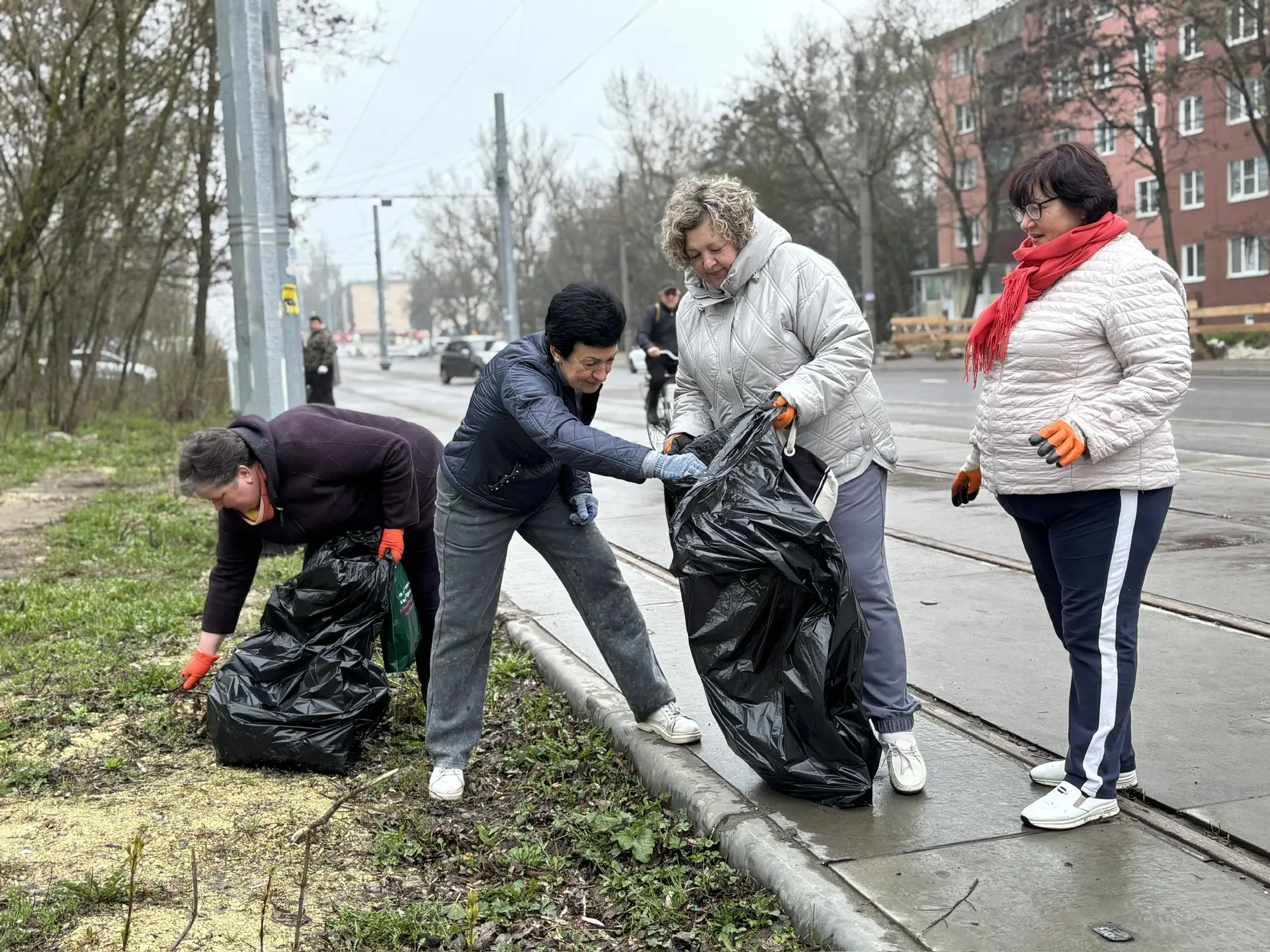 🗓 #ПрямоСейчас в рамках месячника по благоустройству региона сотрудники Министерства социального обе