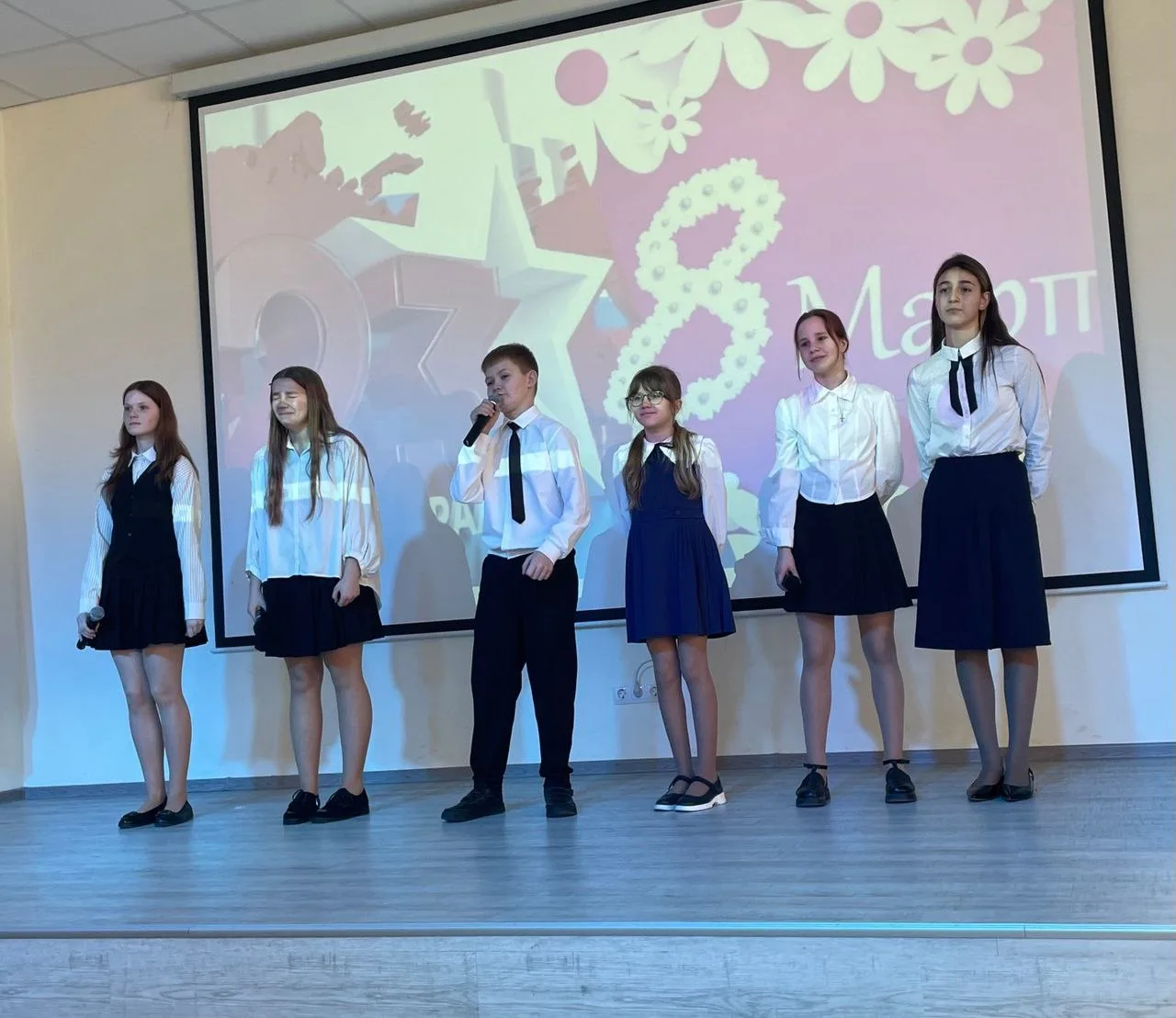 🌸 С Международным женским днём!  Вся прошедшая неделя в нашей школе была посвящена самому весеннему 