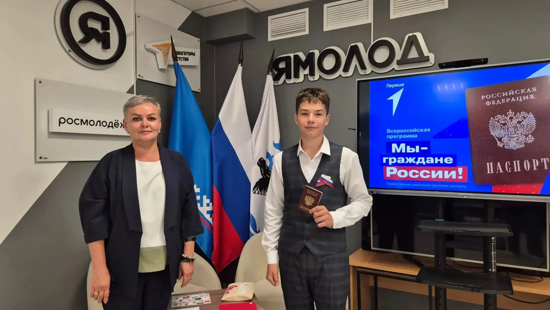 Юному мыскаменцу вручили важный документ 🪪