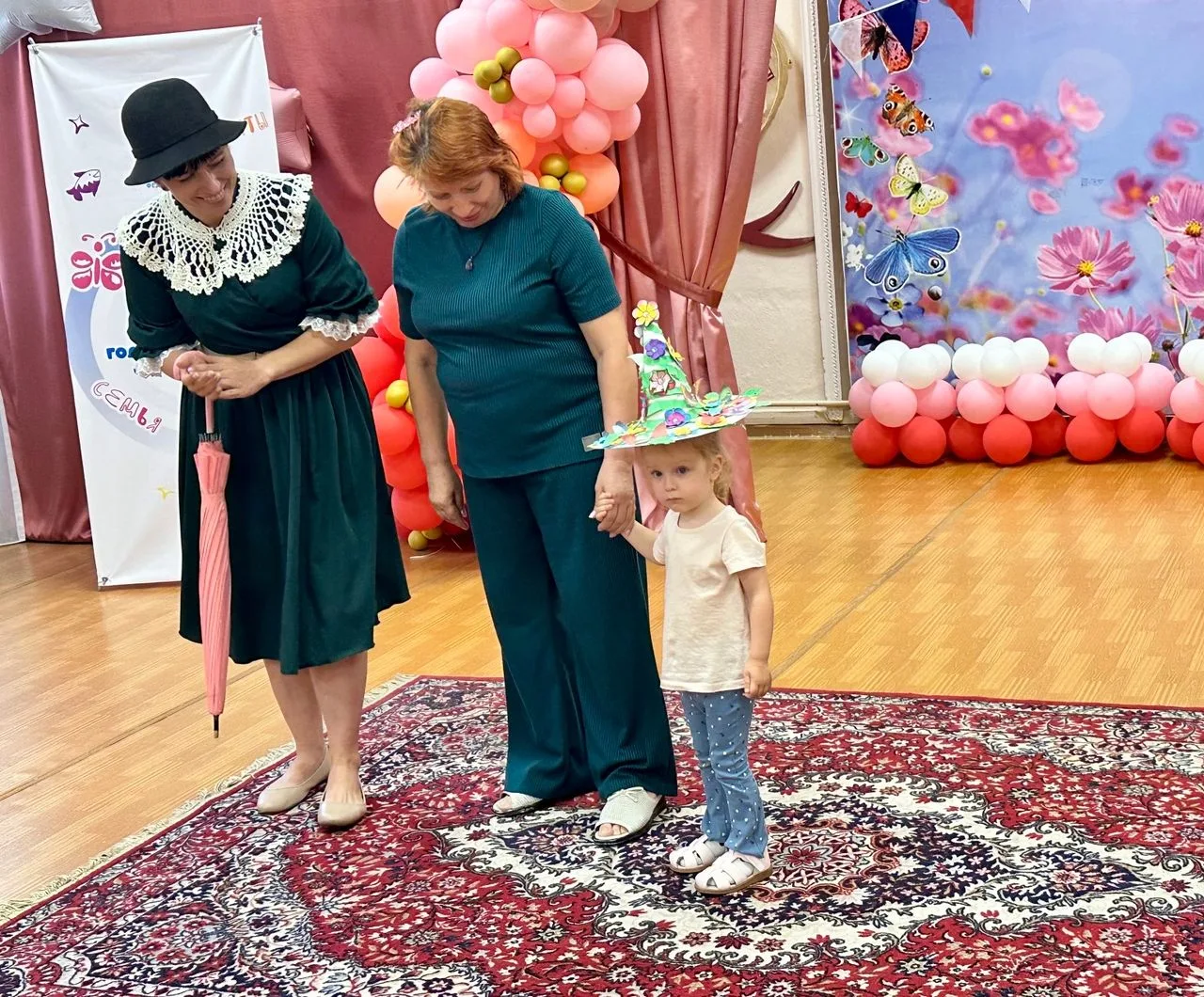 🌟 «При шляпе при панаме» 🌟

Когда в наш детский сад, минуя все законы физики и времени, ворвалась 