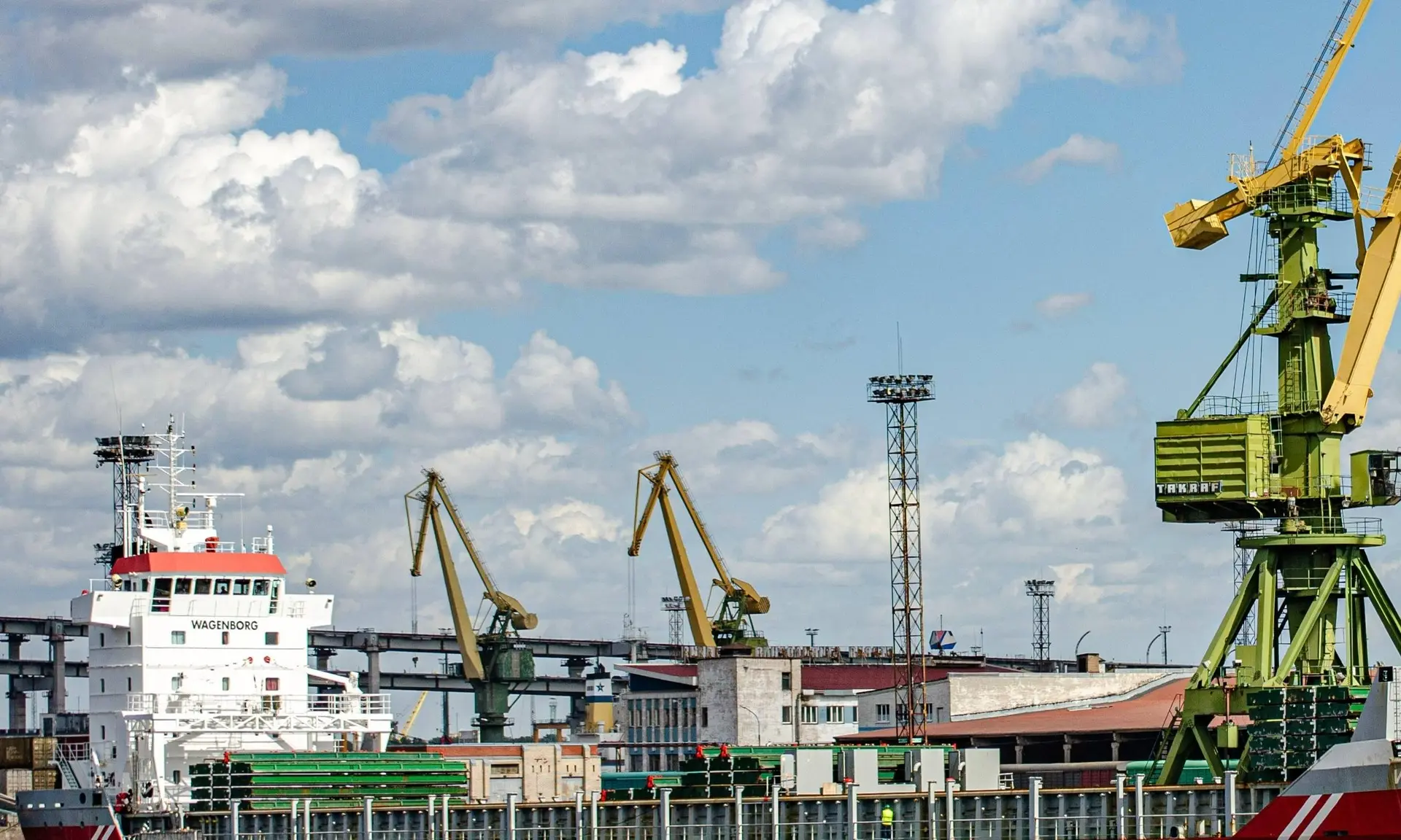 В петербургском порту перехватили партию наркотиков на 500 миллионов рублей.

Крупный канал поставки