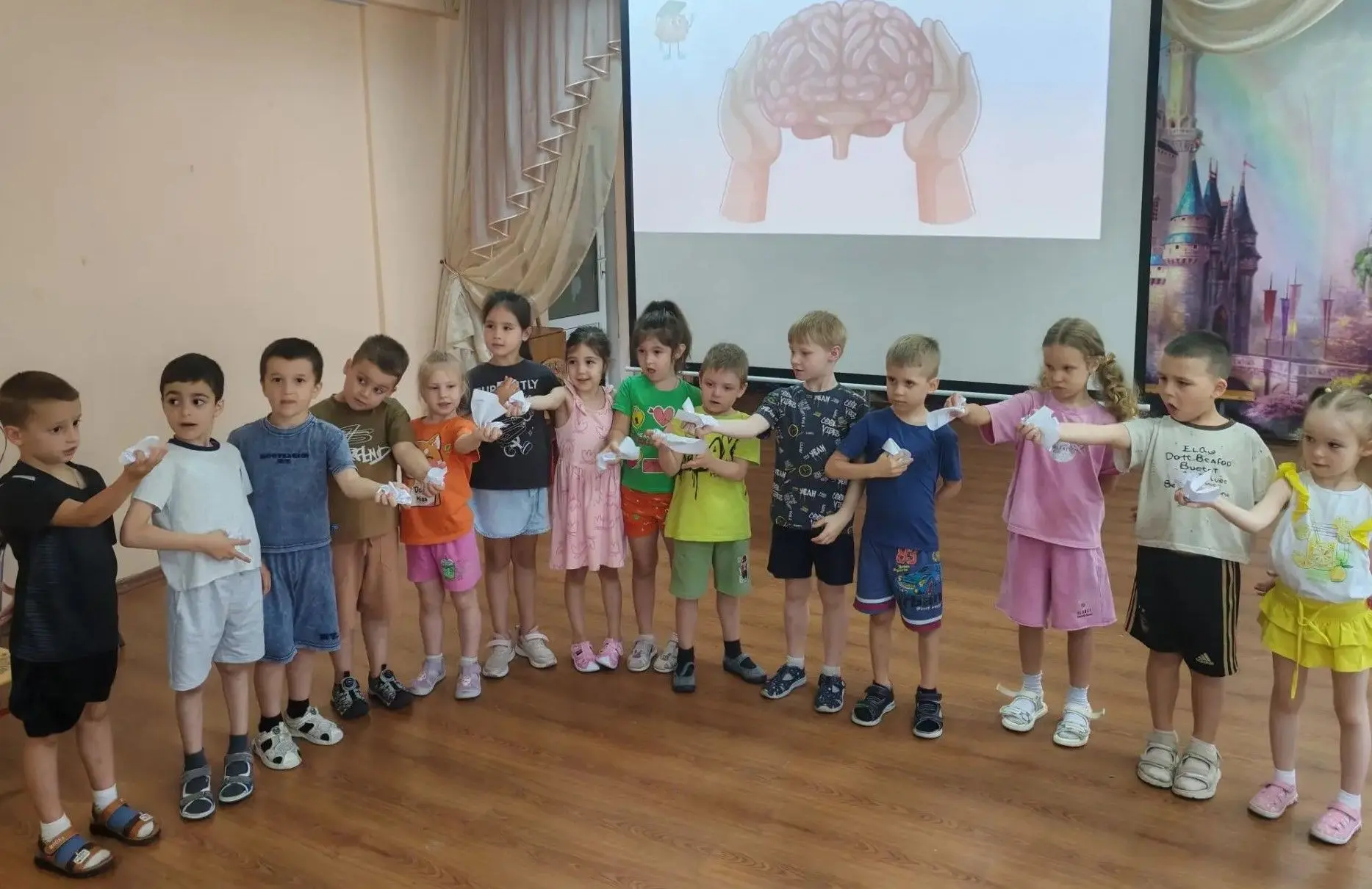 В "Орлёноке" прошёл День мозга 🧠— праздник ума и смекалки!
Педагог-психолог вместе с воспитанниками