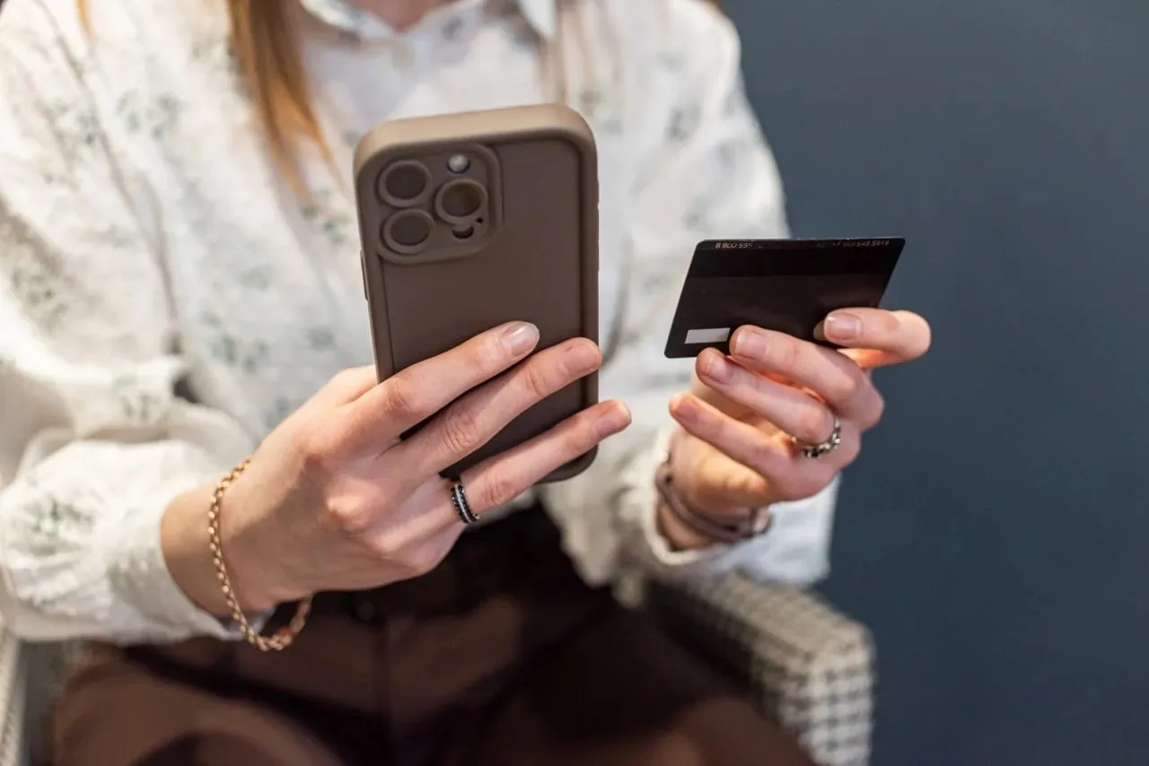 Пошаговая инструкция: как вернуть украденные с карты деньги 💳

❗Нужно немедленно заблокировать карт
