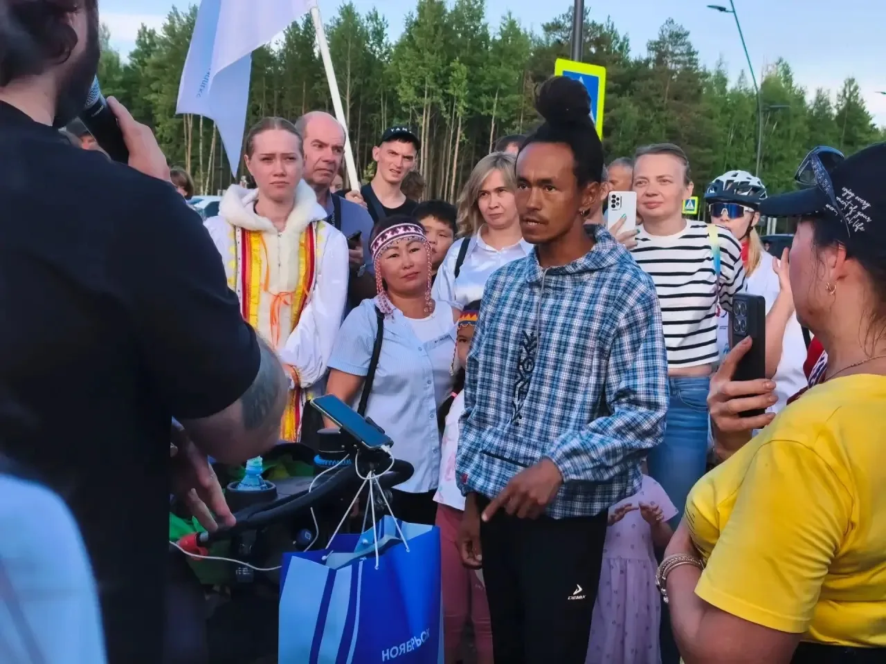💙 Он добежал!

Сегодня Ноябрьск встретил своего героя. После 57 дней в пути Альберт Окотэтто пересё
