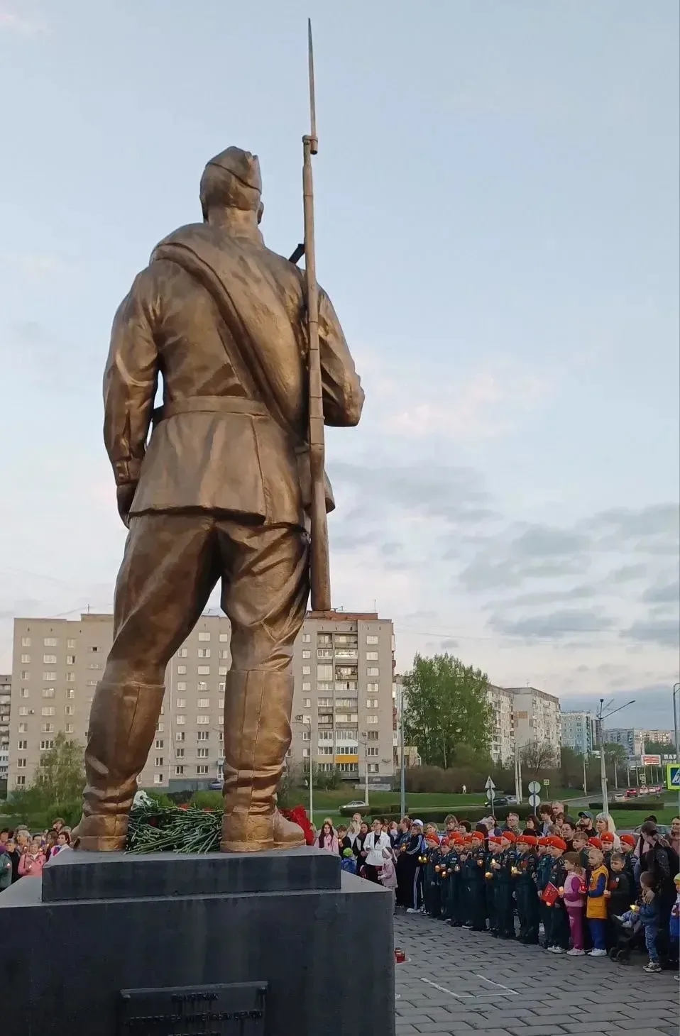 🇷🇺Наша школа стала местом, где история ожила. Торжественная линейка, посвященная 81-й годовщине Вели
