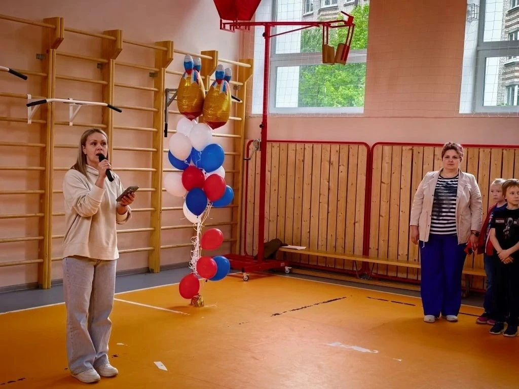 🔔 Звонок на ЛЕТО! Не обращаем внимания на серое небо — сегодня дан официальный старт работе школьног
