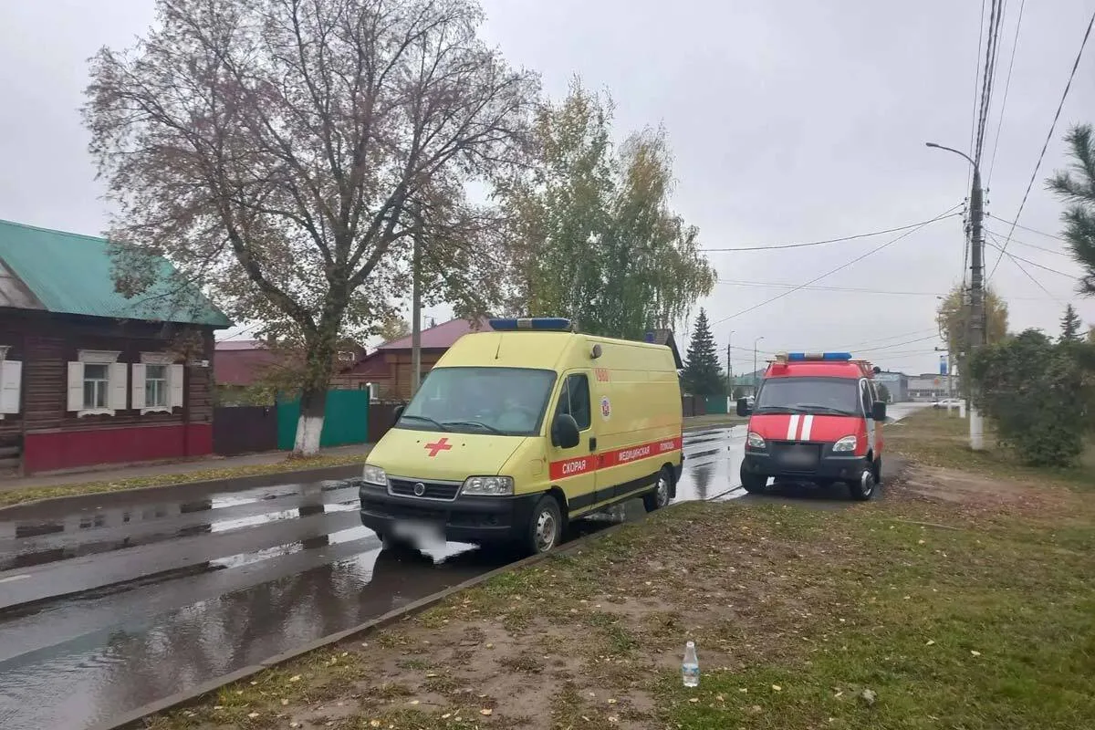 🔥 В Благовещенске загорелся двухквартирный дом на улице Седова: внутри была семья с 7 ...
