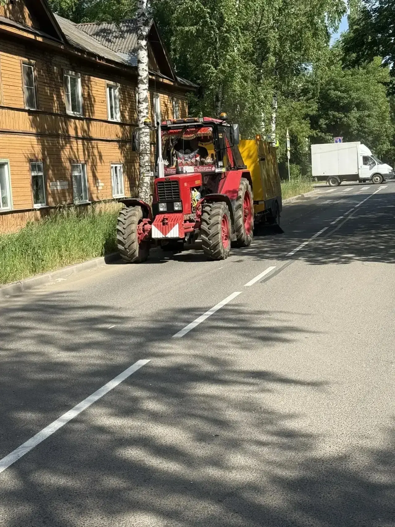 Подводим итоги уборки и благоустройства областной столицы за 11 июня:

▫️В дневную смену на уборке г