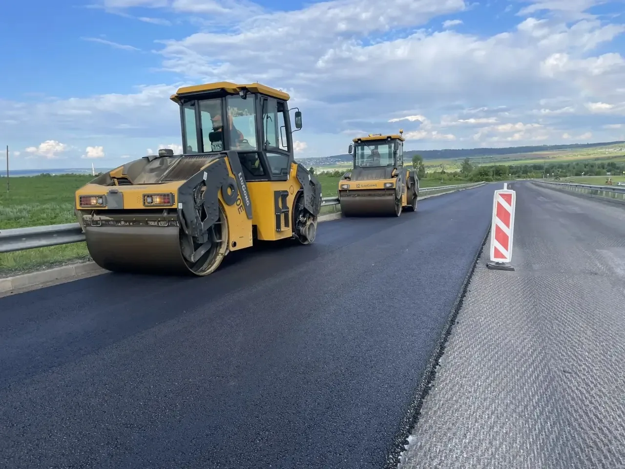 🚜Вятавтодор продолжает дорожный сезон в рамках нацпроекта «Инфраструктура для жизни».

Работы идут 