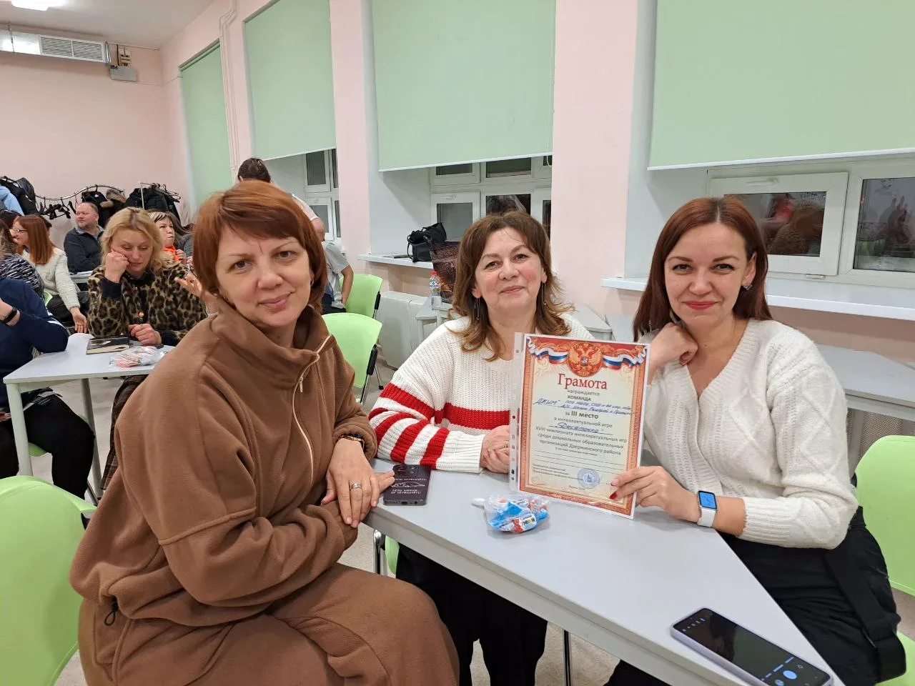 Завоевали кубок за II место по итогам интеллектуальных игр 🏆🧠  Педагоги школы и детского сада «Школа