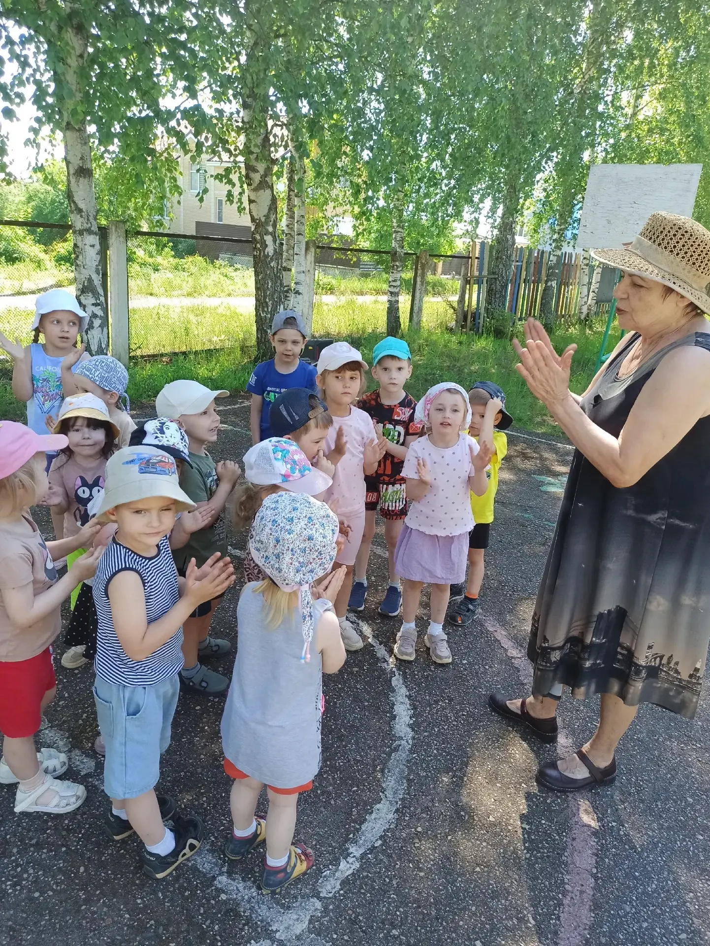 🌞 Здравствуй, Лето! 🌞
В нашем детском саду царило настоящее летнее настроение! Наш замечательный м