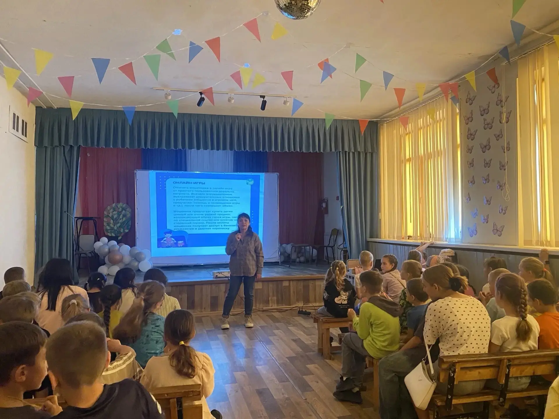 🔥 День без гаджетов: безопасность, здоровье и кинохроника в пришкольном лагере
Каникулы — время не 