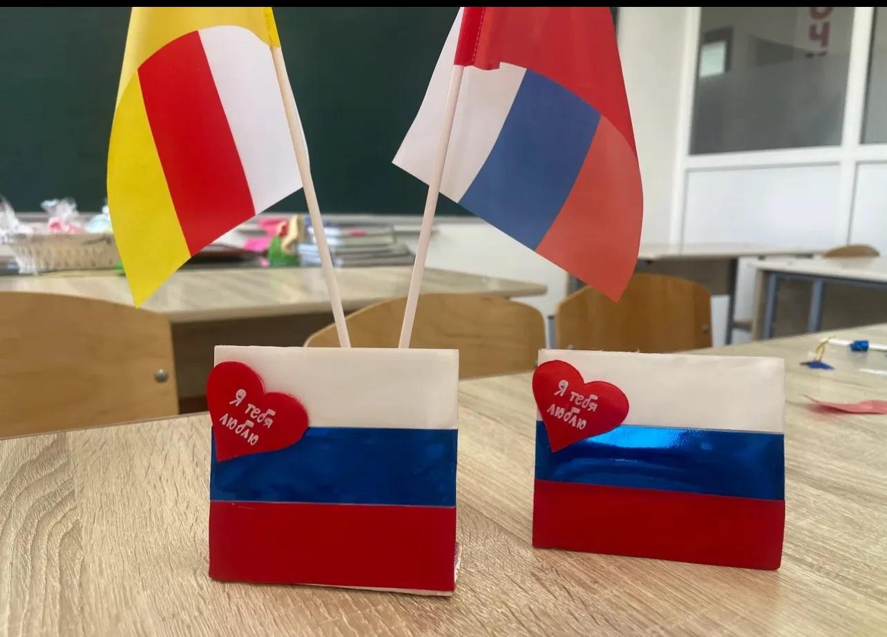 В преддверии Дня России в пришкольном лагере «Солнышко» прошёл настоящий праздник творчества и добра