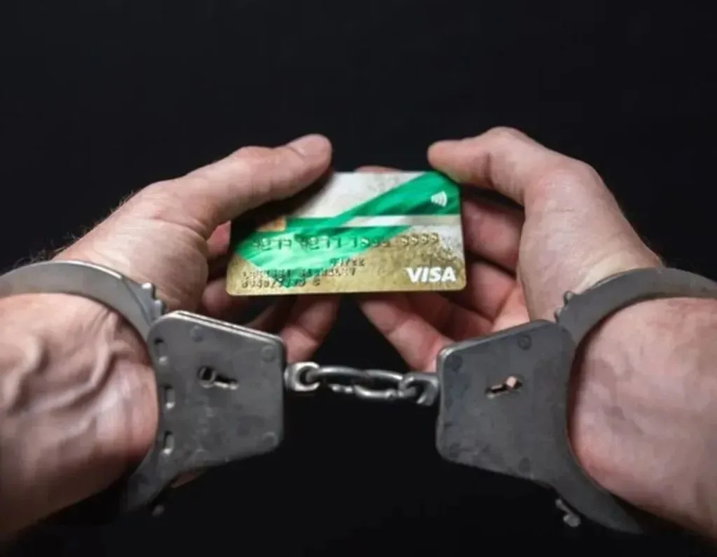 Житель Новороссийска пойдёт под суд за траты с найденной банковской карты.