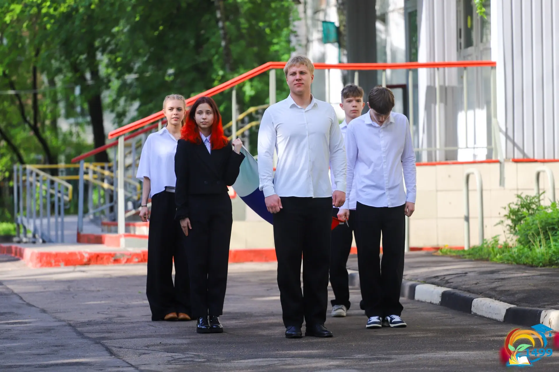 🎓Для наших 11-классников эта торжественная линейка стала одной из последних в школьной жизни…  Совсе