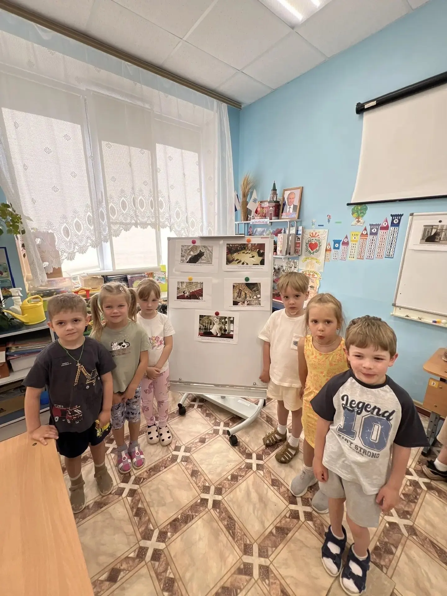 8 июня отмечается «День петербургских котов и кошек». В средней группе прошла беседа о ...