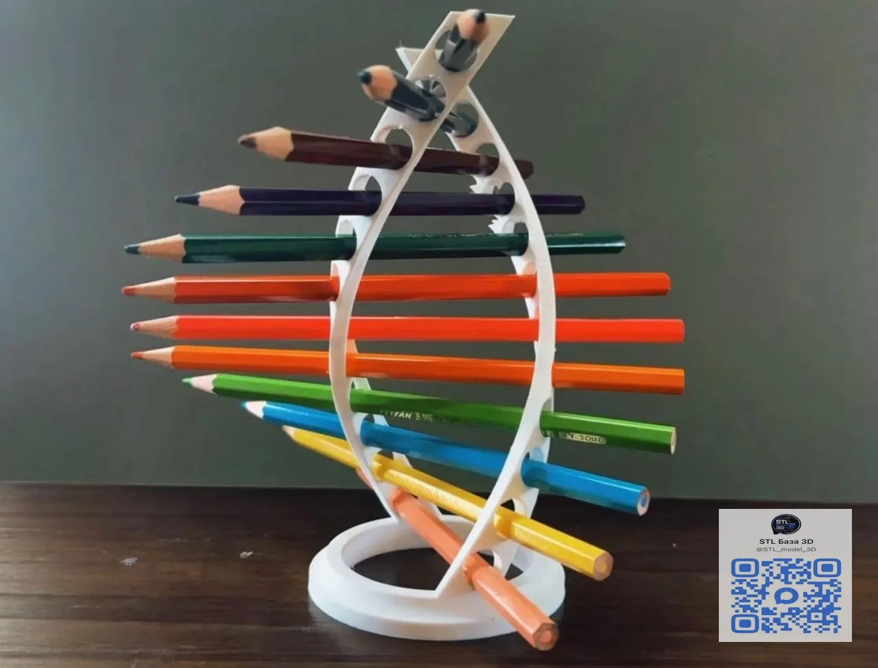 💭 Вращающийся держатель для ручек с цепями ДНК

🔵 Наш ТГ
🟣 STL База 3D
📦 3D Барахолка
