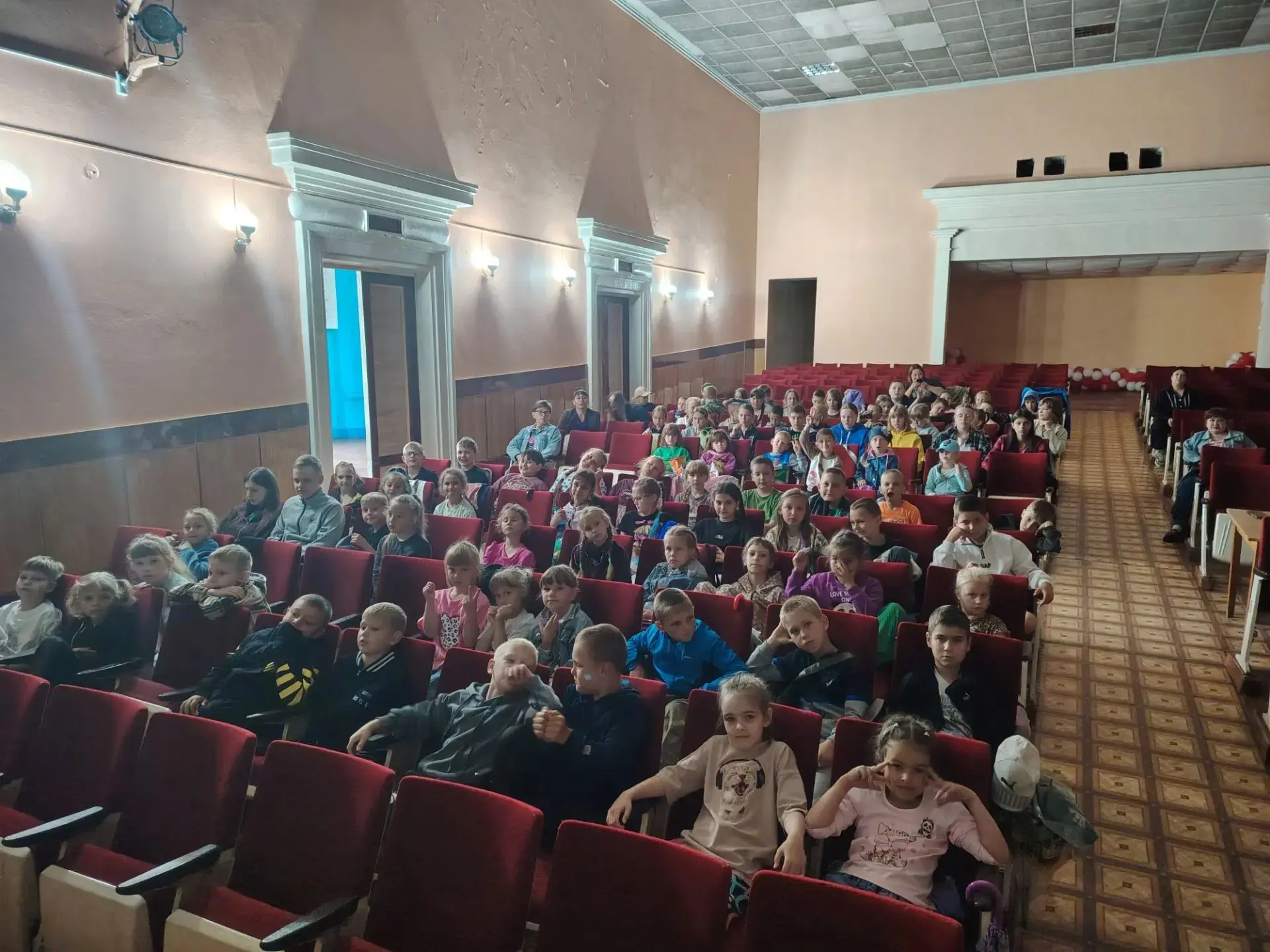 16 июня для детей, отдыхающих в летнем оздоровительном лагере ГДК п. Липовцы, был организован просмо