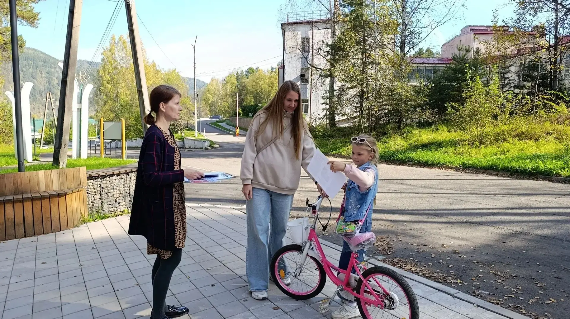 В парке «Жарки» библиотекари зала деловой литературы провели уличную акцию «Привет, без...