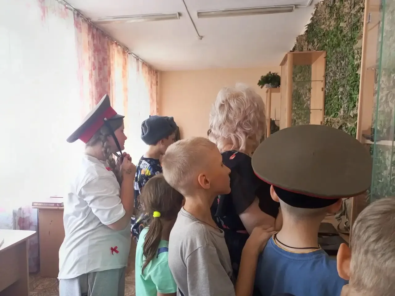 1 день—5 отряд!! 

Сегодня наши любимые вожатые с улыбками встретили бодрый 5-й отряд! Сразу же — ве