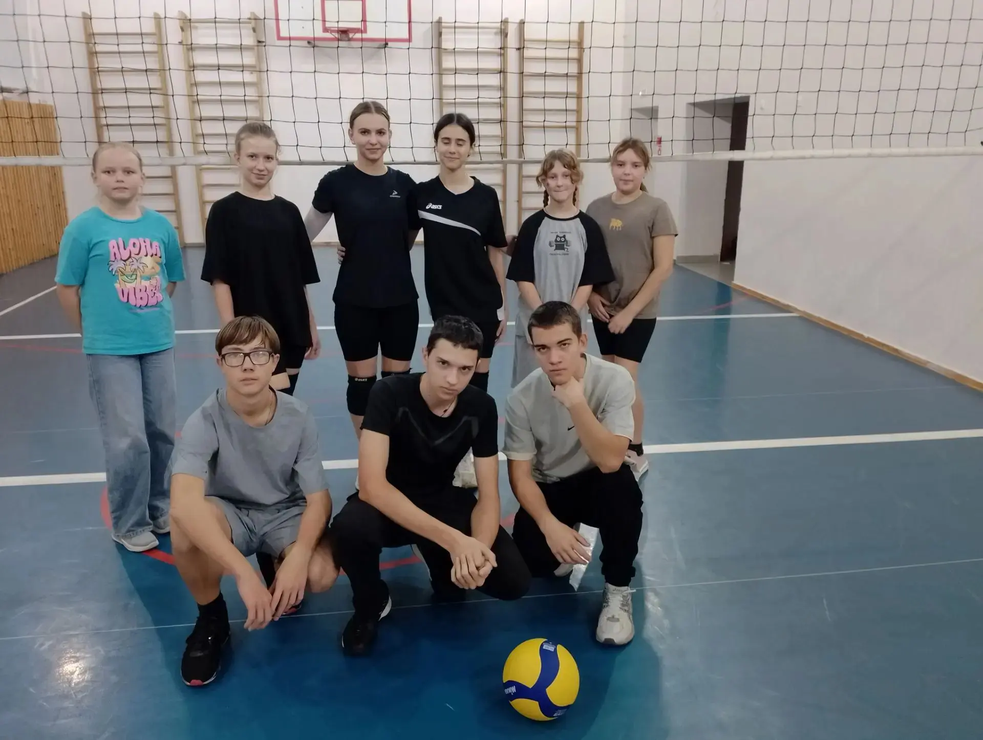🏐 В Борках прошел блицтурнир по волейболу — в честь Осеннего Дня здоровья! Играли друж...