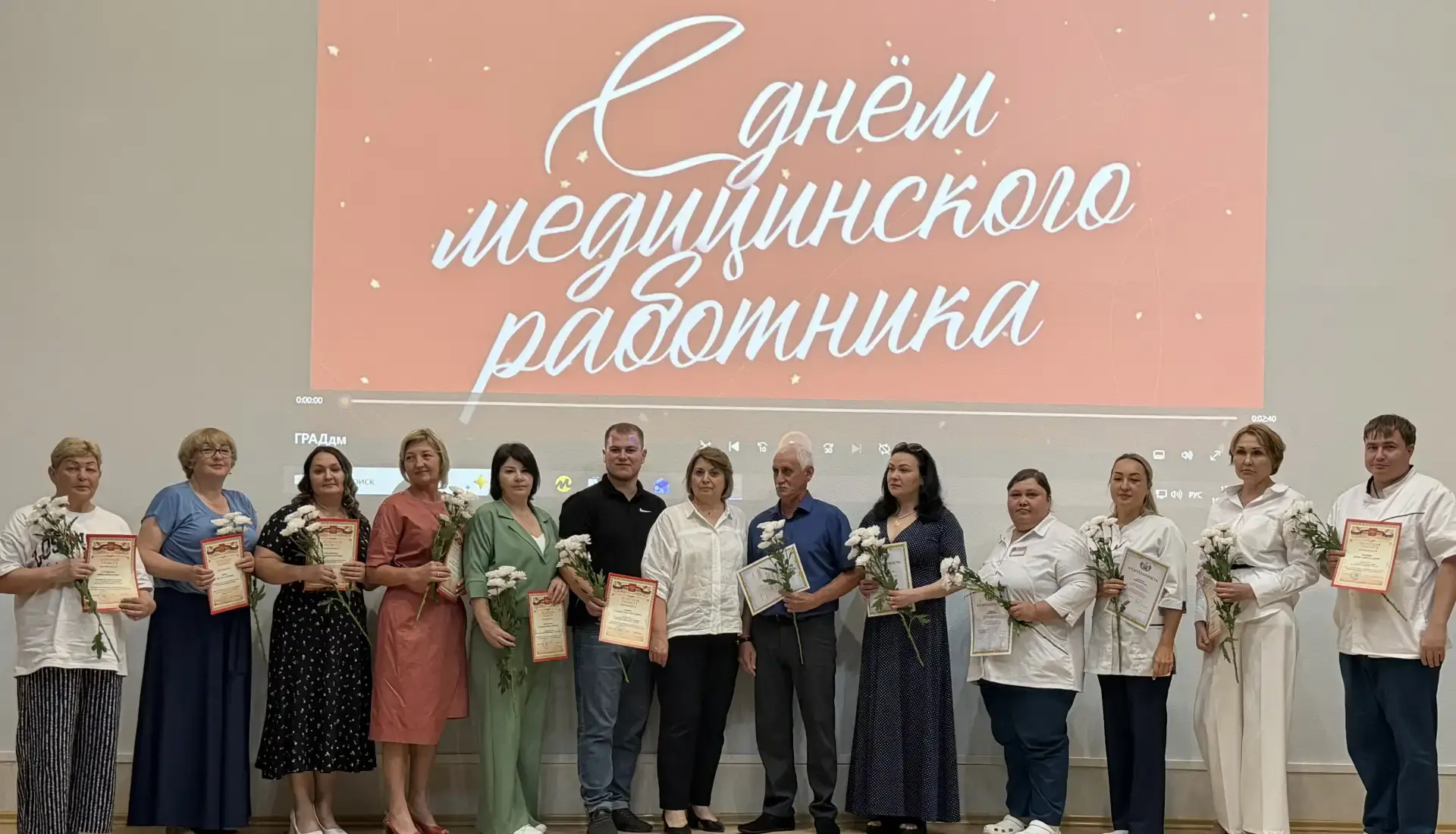 В ОЛРЦ «Градостроитель» отметили День медицинского работника

В Областном лечебно‑реабилитационном ц