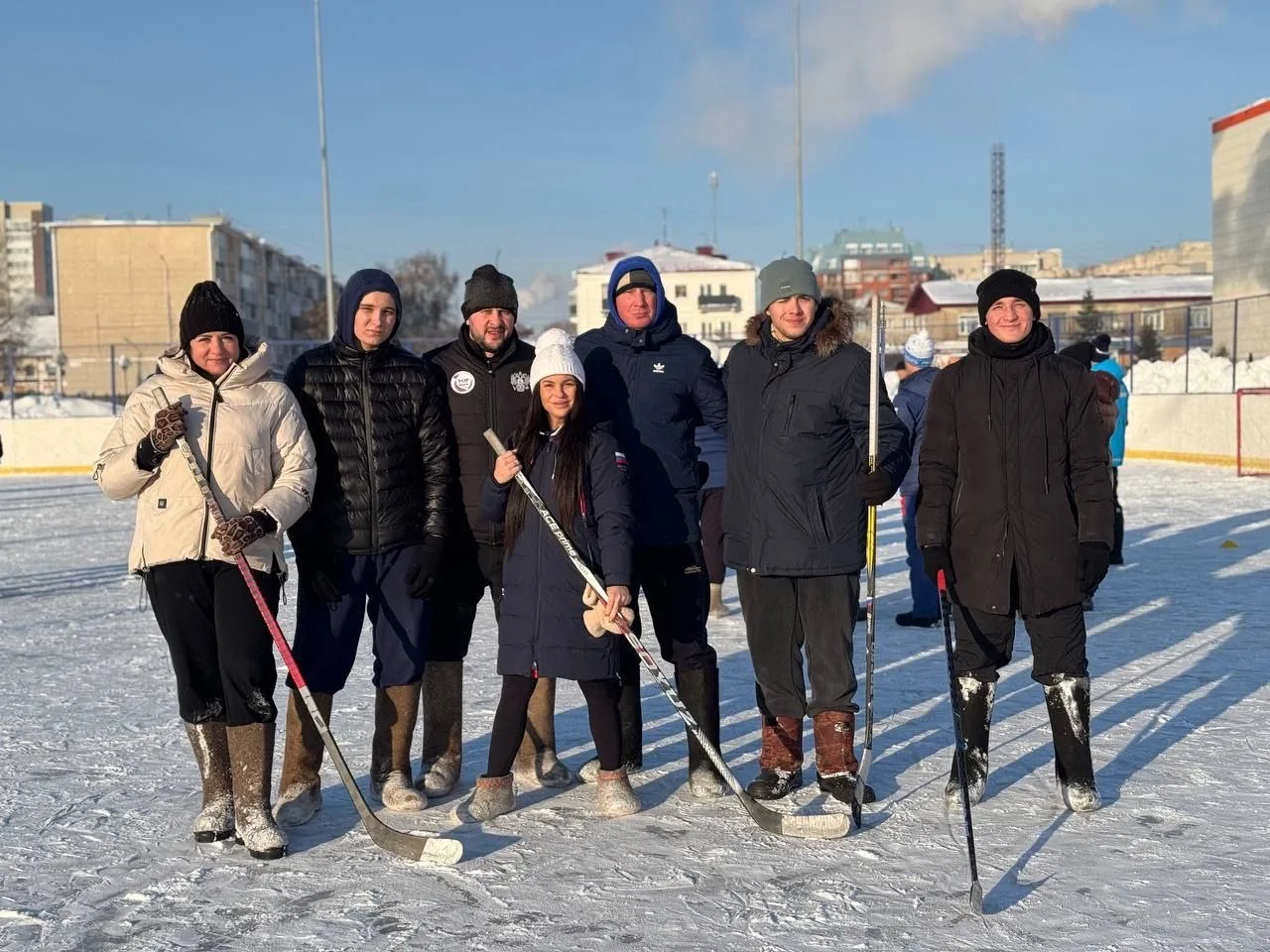 🏒Хоккей и валенки 🏒
 
📍Сегодня, 4 января 2026 года, на хоккейном корте парка Молодежный в Кургане
