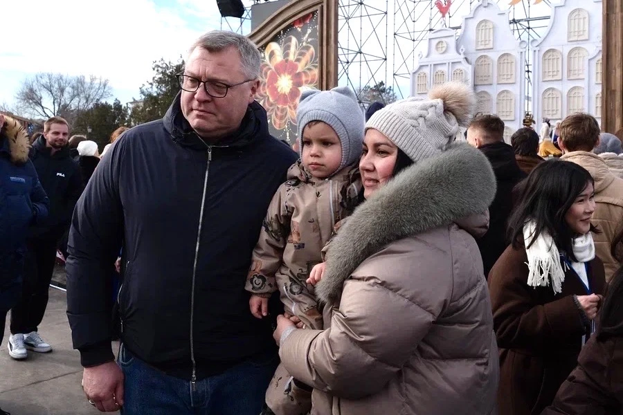 Тысячи блинов, песни, хороводы и народные забавы – именно так сегодня астраханцы всех национальносте