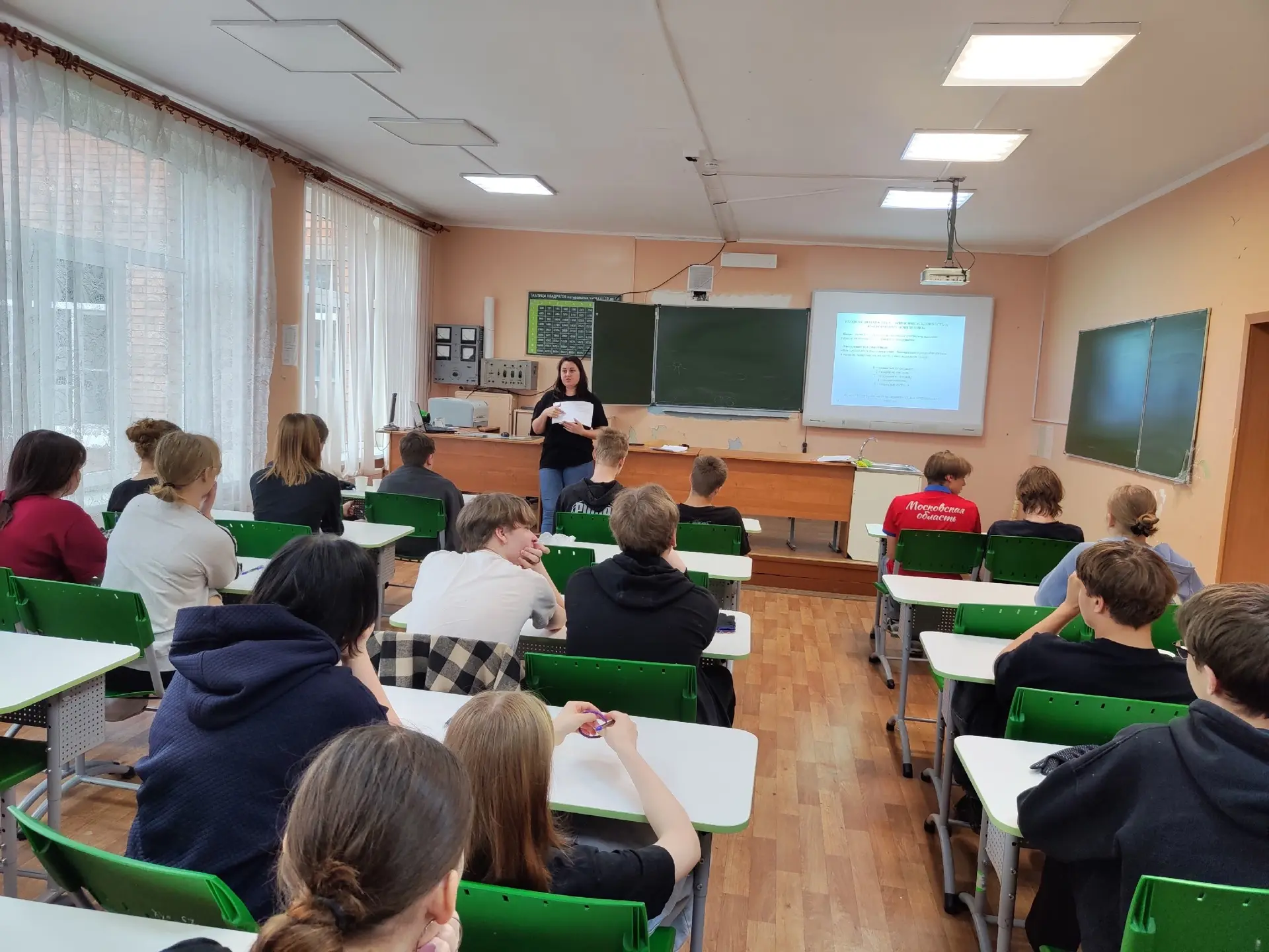 🛠Первый день трудовой бригады: продуктивно и со смыслом!

Сегодня ребята прошли инструктаж по охран