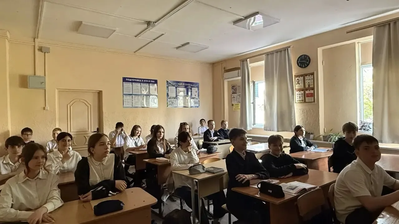 Сегодня ученики 6-х классов посмотрели документальный фильм «Суворов. Как генерал Кубань строил».  Ф
