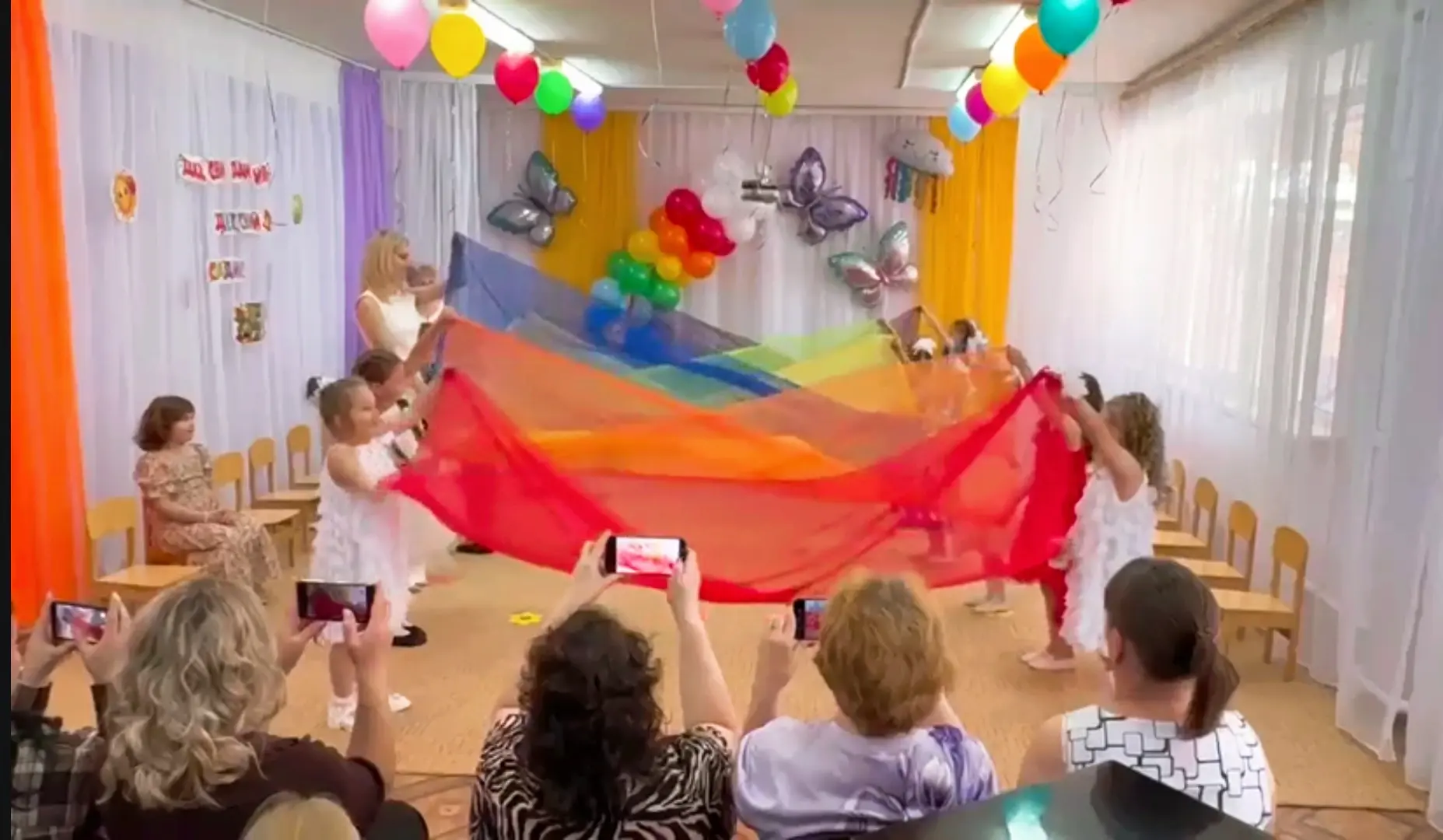 Выпускной бал 2026 "Радуга детства"✨
❤🧡💛💚🩵💙💜
В нашем детском саду прошел самый трогательный и 
