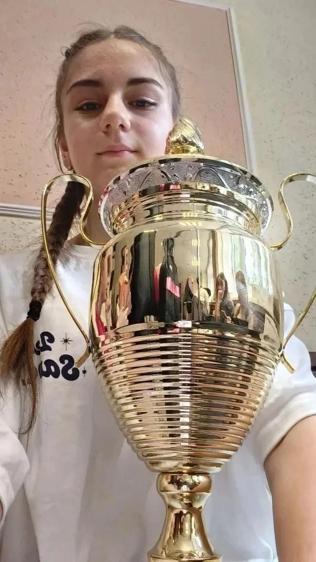 🏆 ✨ ДОСТИЖЕНИЯ ✨ 🏆
🎤✨ Ученица 6 «В» класса Скоробогатова Маргарита в составе хора «Надежда» приня