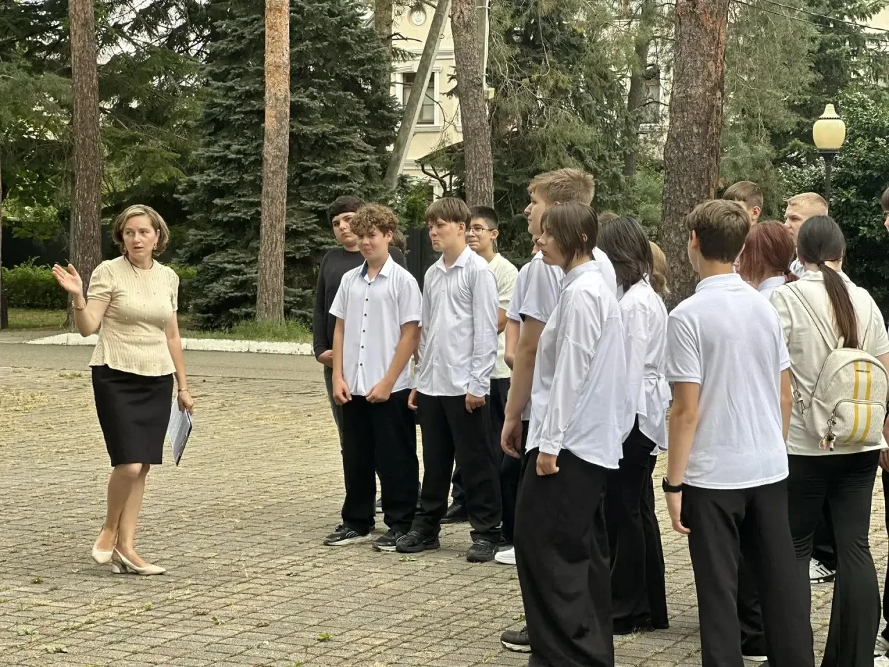 🕯️ Для учащихся школы №1 прошла экскурсия по мемориальному комплексу «Вечный огонь». М...
