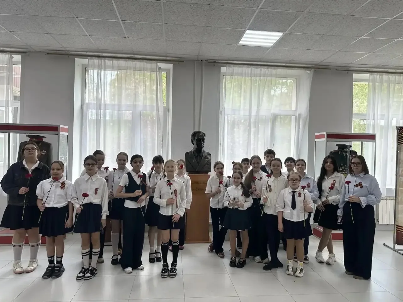 🎖 В рамках марафона «Наследники Победы» ученики 5«Э» класса побывали на экскурсии в музее Боевой Сла