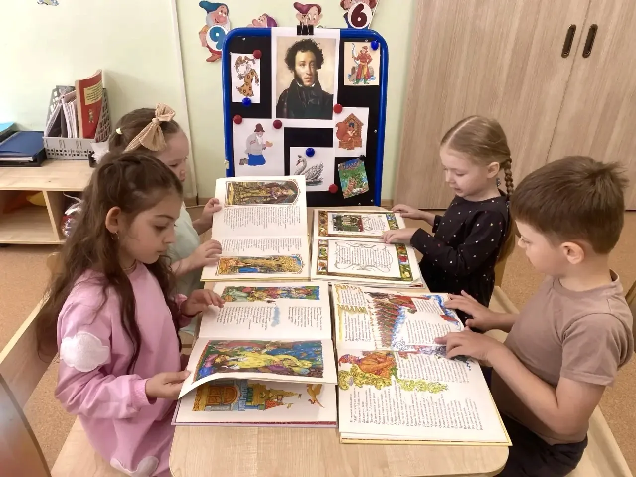 ✍🏼 6 июня «Солнцу русской поэзии» – Александру Сергеевичу Пушкину – исполнилось 227 лет! 

📖 В чес