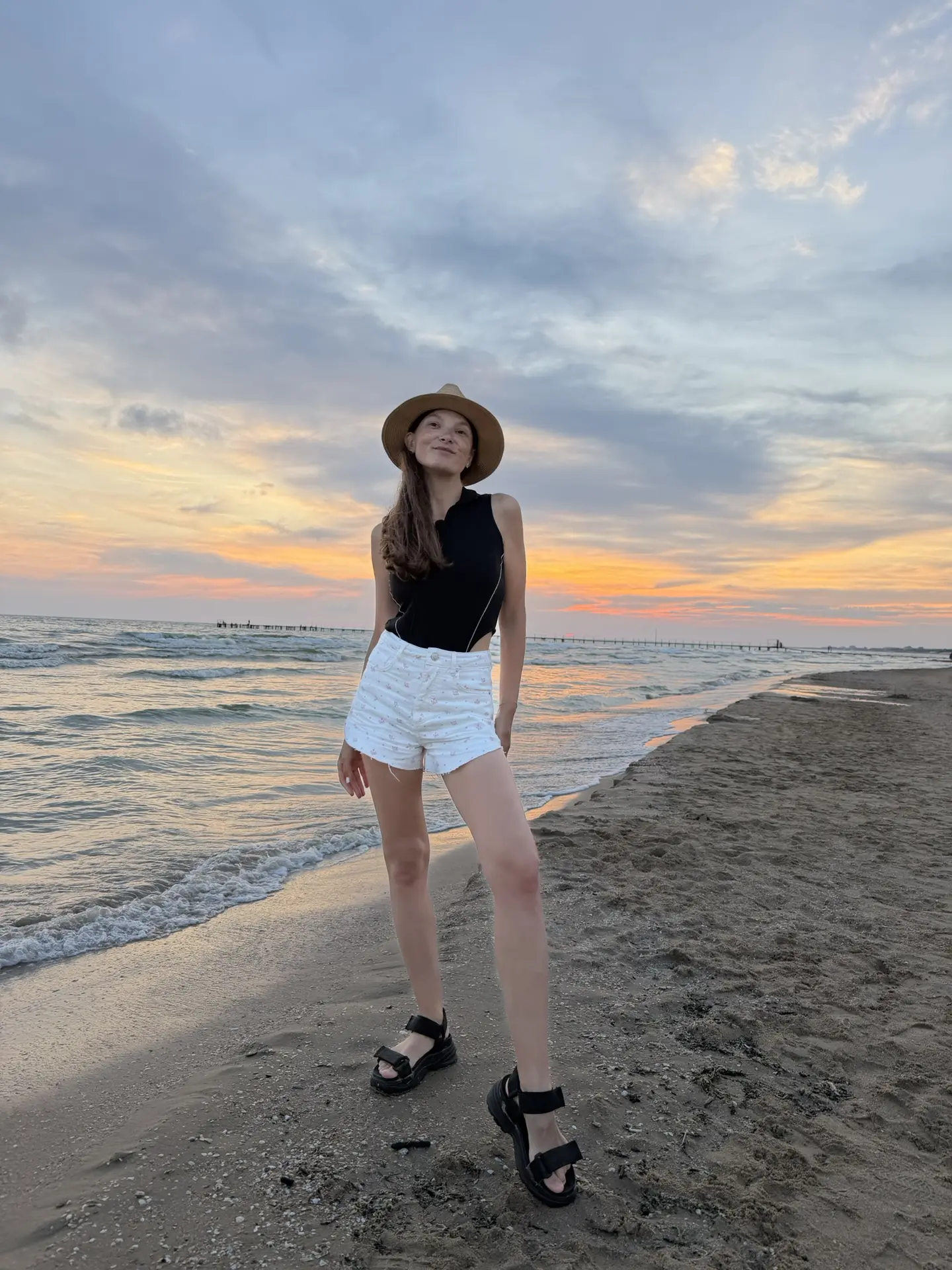 Сегодняшний закат

Подпишись @seaoz
Мой тг @katozarovskaya