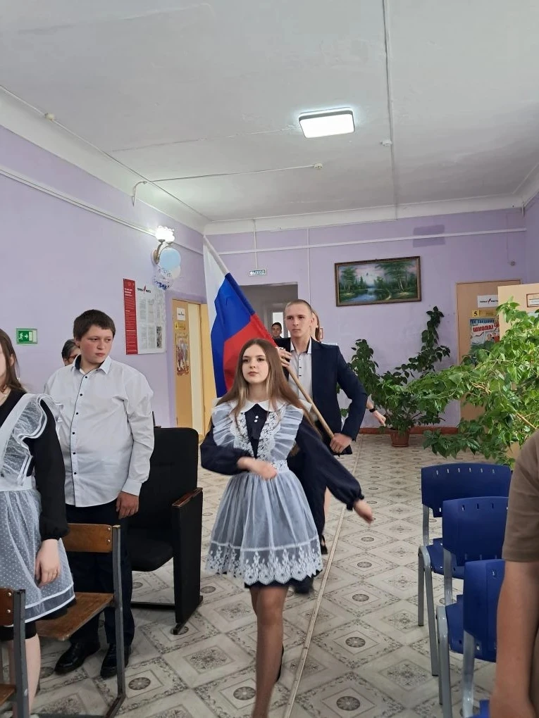 Последний звонок в МКОУ "Ореховская СОШ": трогательно, красиво, навсегда в памяти