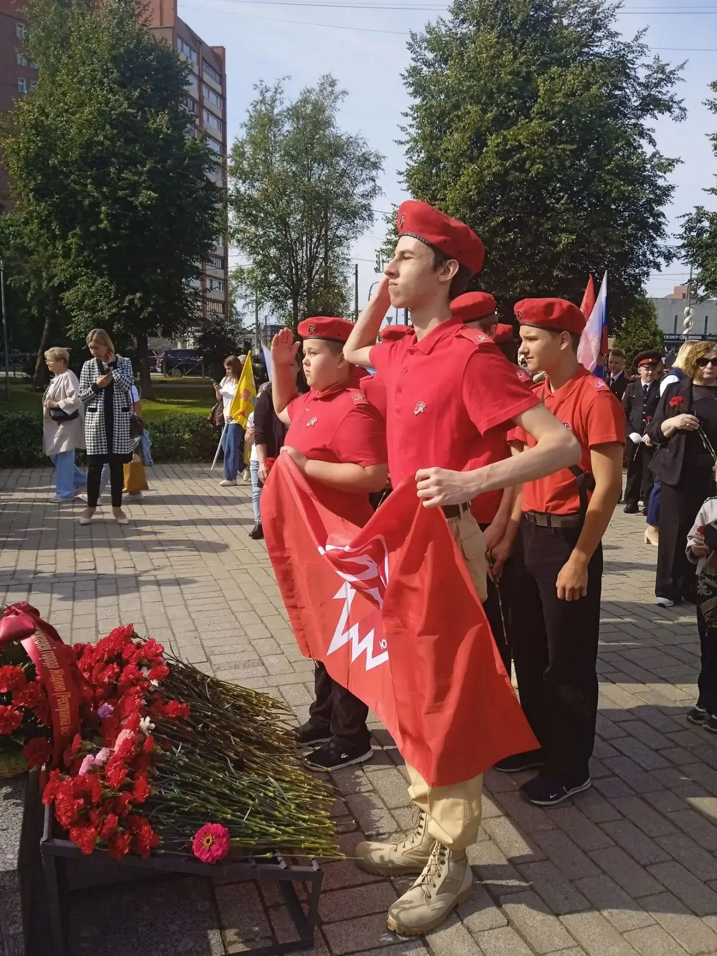 Сегодня активисты нашей школы стали частью масштабной районной акции, посвященной Дню Г...