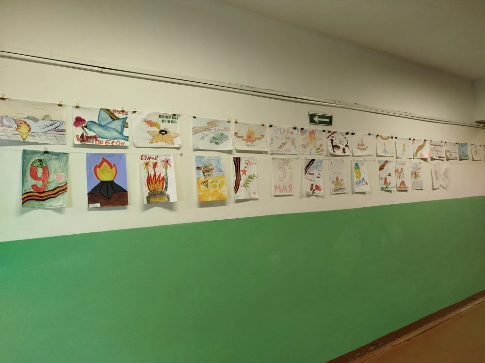 🎨🏅 Память поколений: Дети рисуют войну и Победу!  Дорогие друзья, сегодня в нашей школе открылась тр