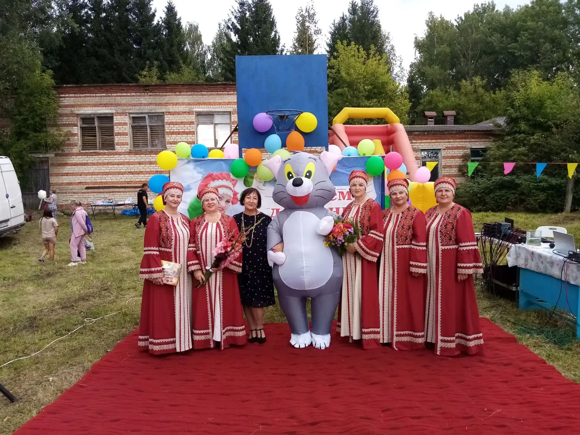 15 августа , народный ансамбль " Русская песня" продолжил свой юбилейный тур с концертн...