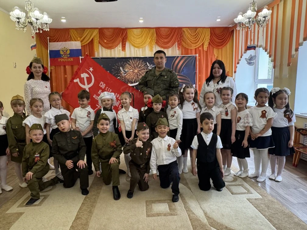 🕊 В преддверии Дня Победы в 
нашей старшей группе  "Ягодка" прошёл особенный утренник. 
Ребята с ис