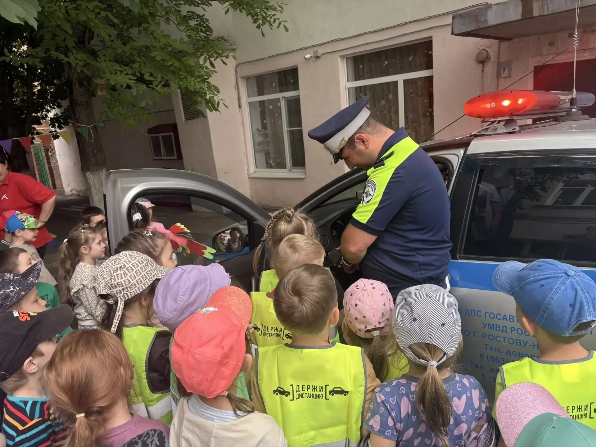 В гостях у детского сада — инспекторы ГИБДД В рамках работы по профилактике детского дорожно-транспо