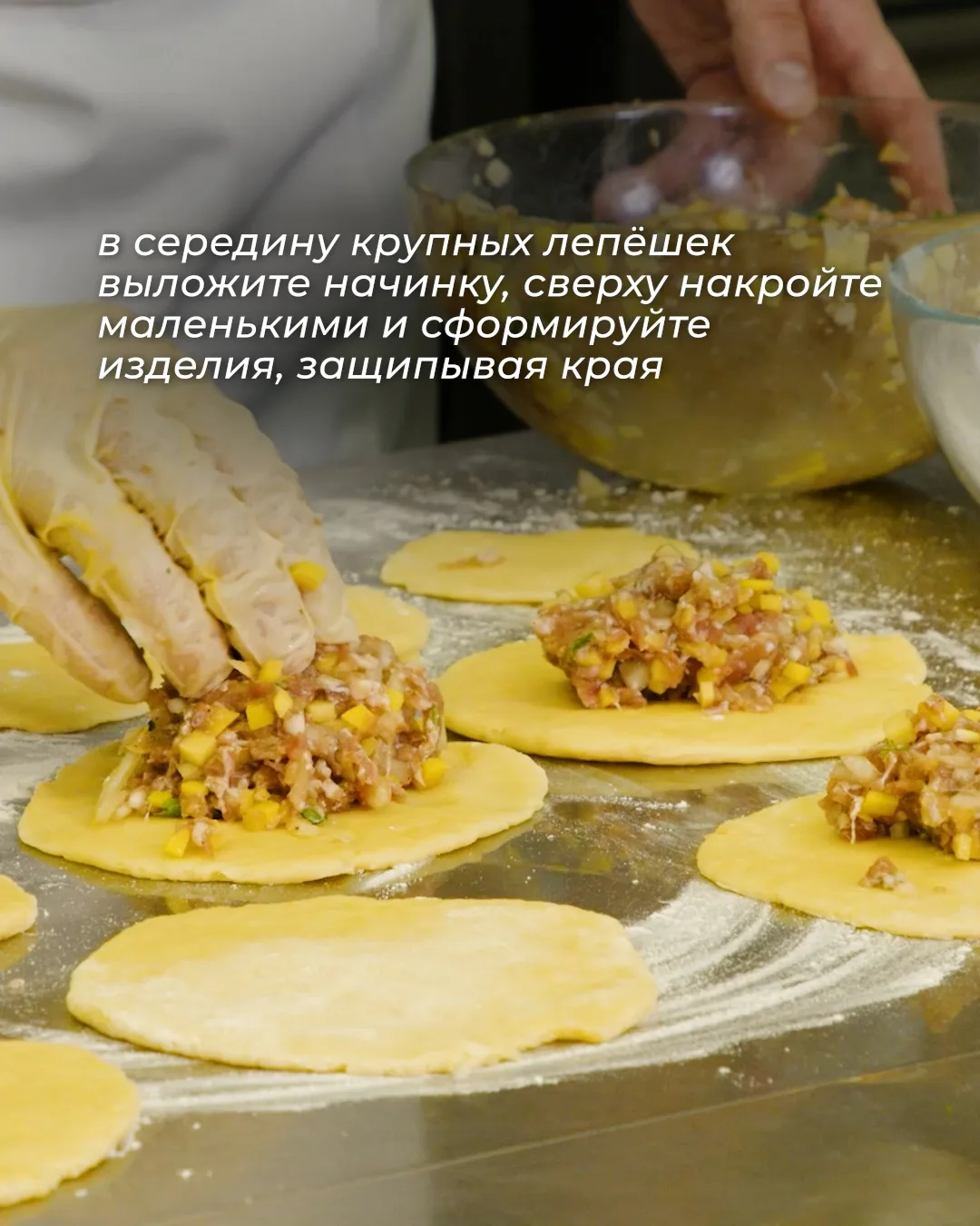 Вак-бэлиш 🧡  Румяные пирожки с сочной мясной начинкой, картофелем и луком. Идеальная домашняя выпечк