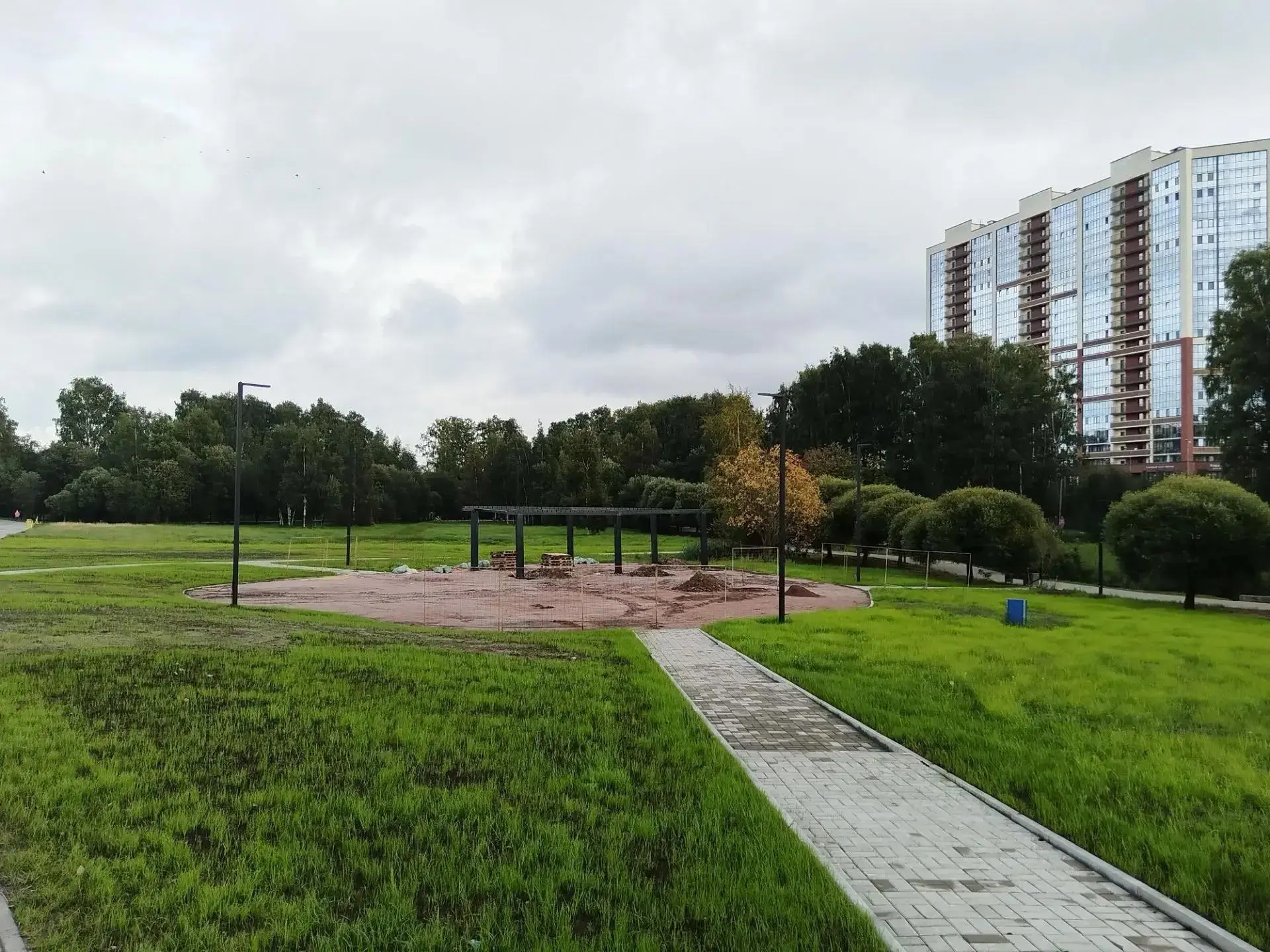 🌳 Детская площадка в парке «Оккервиль» готова на 95 %