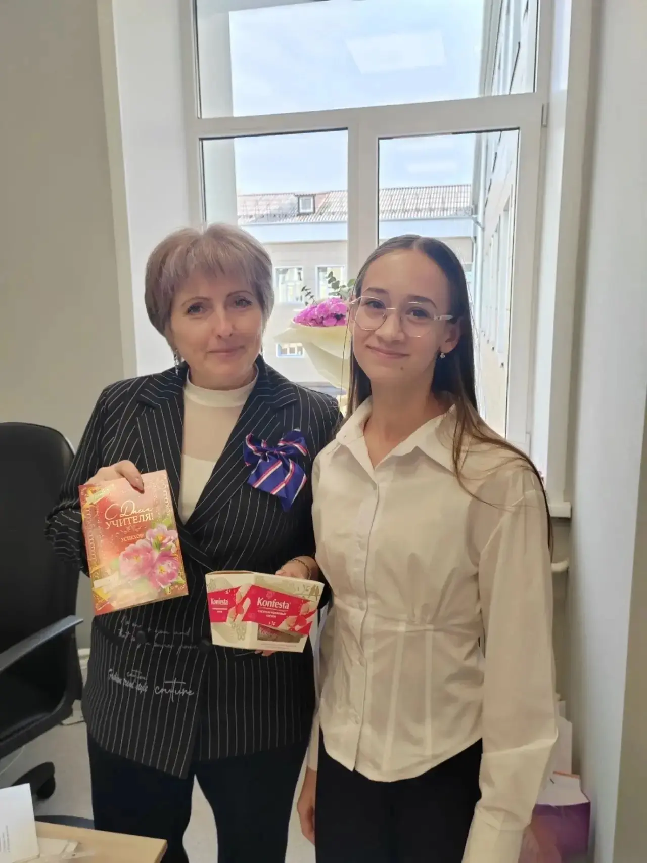 🍁Сегодня, в День Учителя, школа наполнена поздравлениями и веселым смехом: ребята позд...