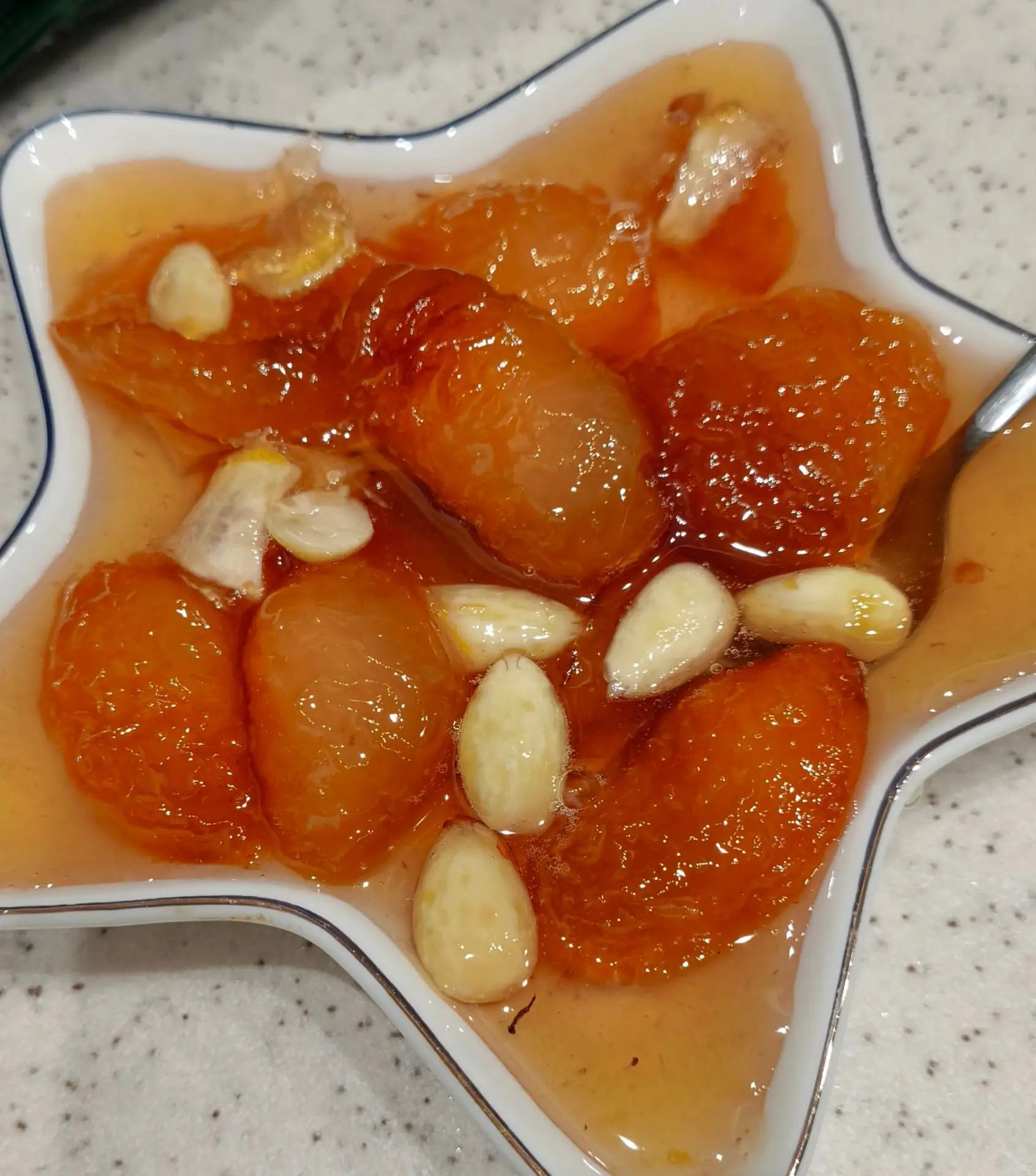 «Варенье из нектаринов половинками с лимоном и миндалем».🍑